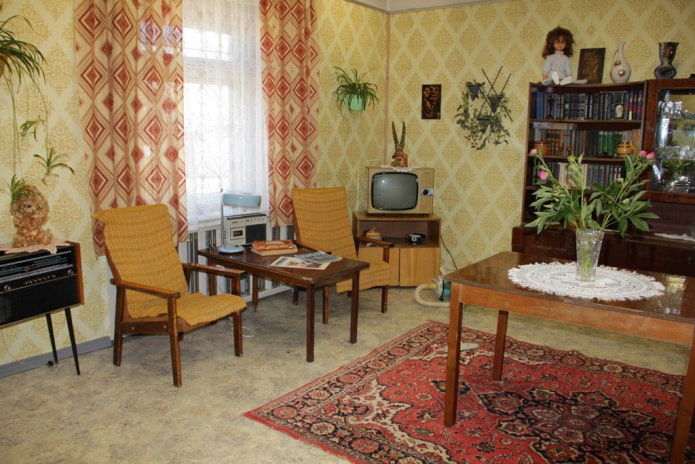 Интерьер гостиной советской эпохи Интерьер гостиной советской эпохи