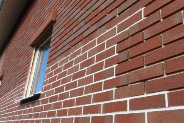 Затирання швів цегляної кладки: способи, інструкція, поради
