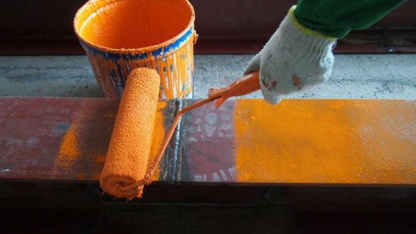 Фарба по металу для зовнішніх робіт: вибір та нанесення